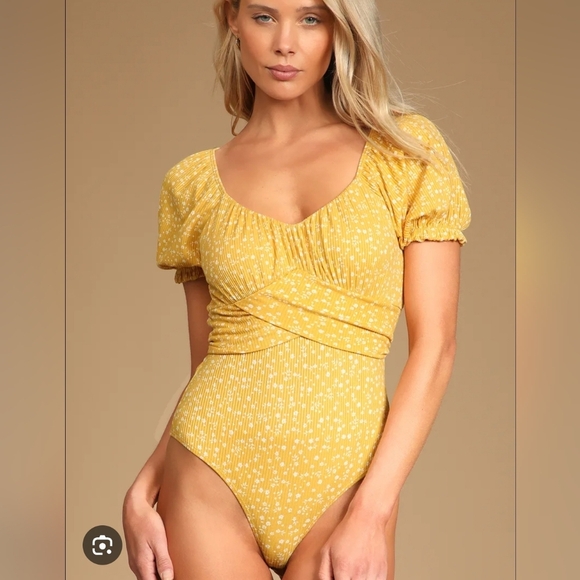 NWT Lulus Mustard Yellow Floral Tie Back Bodysuit - Picture 1 of 6